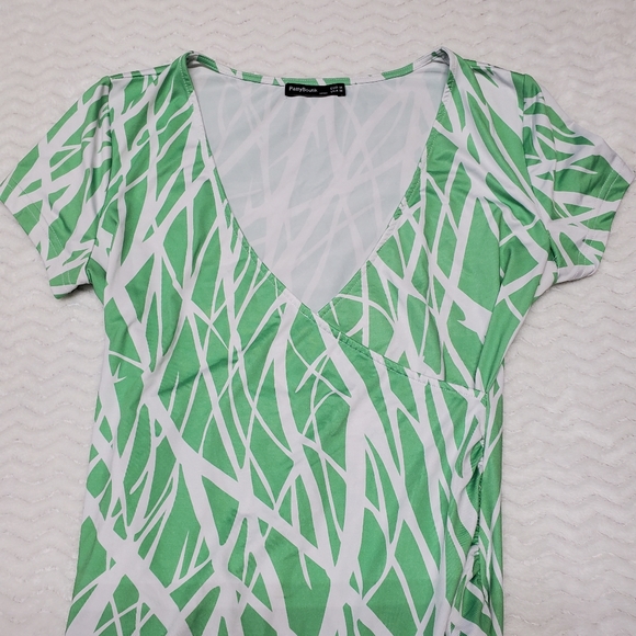 Patty Boutik Medium Meternity Dress Green V Neck Short Sleeve mama - Picture 2 of 4